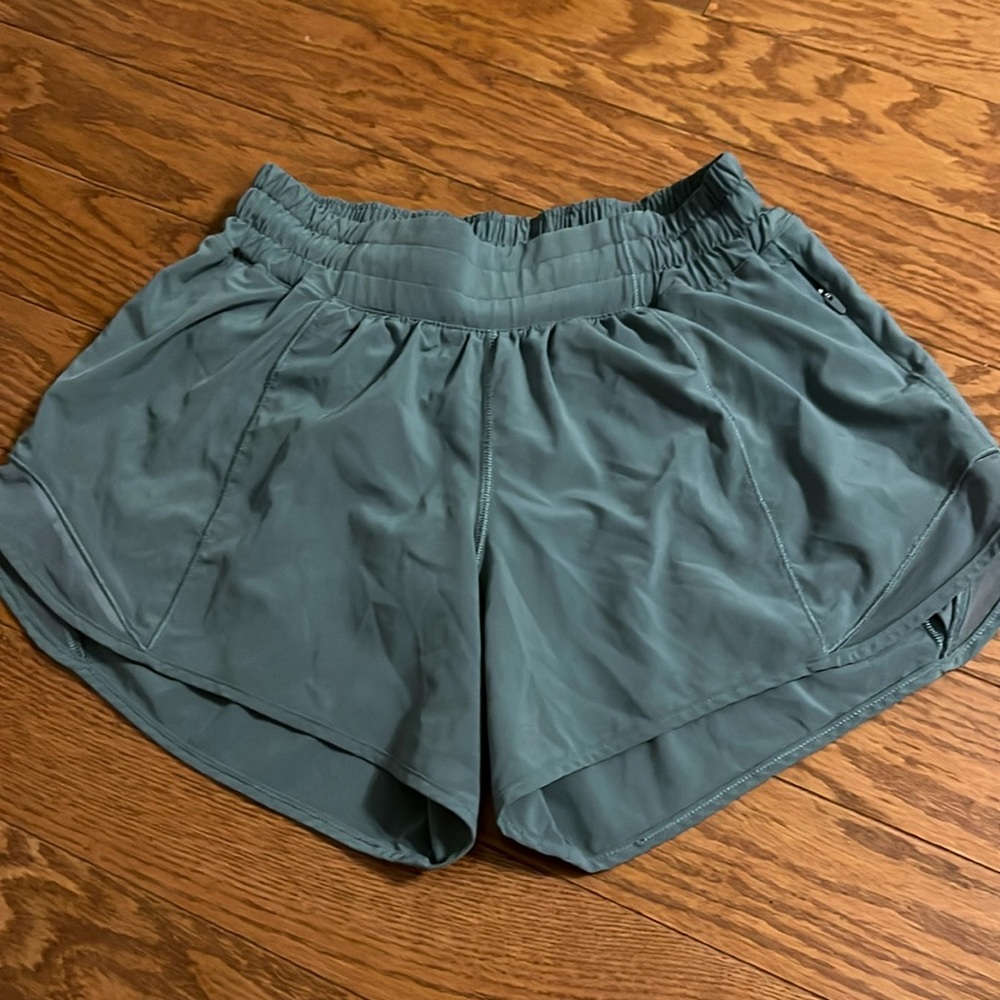 Lululemon hotty hot short 4 tall